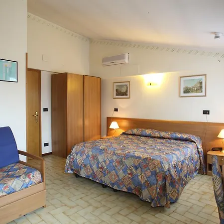 Campana Hotell 2*